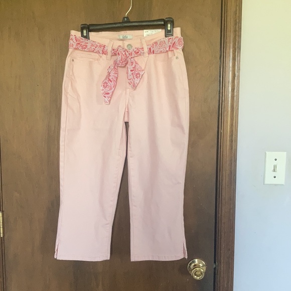 Croft & barrow pink jean mid rise Capri with floral scarf belt size 4 - Picture 10 of 17